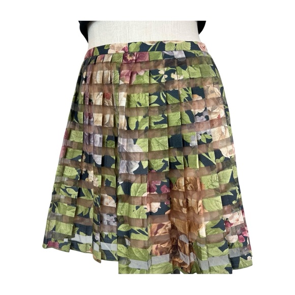 Zara Organza Basic Floral Multicolor Pleated Mini Skirt. Side zip closure,lined. - Picture 3 of 13